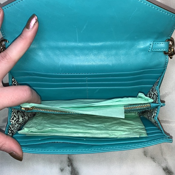 🎒 NWT Sea Green Studded Wallet on a Chain Rebecca Minkoff - Picture 9 of 16
